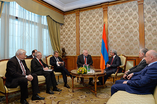 Посредники МГ ОБСЕ проинформировали президента Армении о встречах в Баку