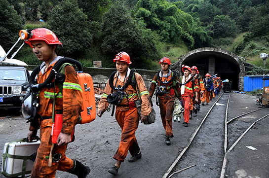 В КНР из-за обвала на шахте семь человек оказались заблокированы под землей