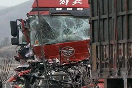 В Китае столкнулись 22 грузовика