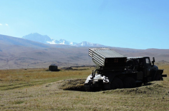 К выполнению боевых стрельб российских артиллеристов в Армении привлечено более 300 военнослужащих и 100 единиц вооружения