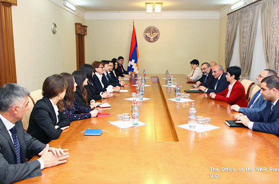 Бако Саакян принял членов Молодежного парламента франкофонов Армении