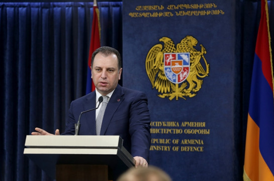 Глава Минобороны Армении выразил соболезнования российскому коллеге в связи с убийством в Гюмри военнослужащего