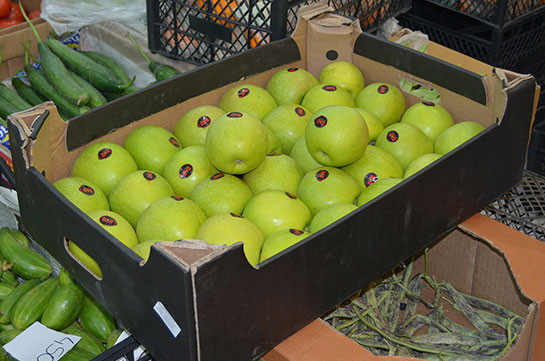 ՍԱՊԾ-ի հայտարարությունները արժանահավատ չեն. Շուկայում մարդիկ այսօր էլ անարգել ադրբեջանական խնձոր են գնել (Տեսանյութ)