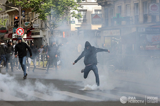 Փարիզում ոստիկանությունն արցունքաբեր գազ Է կիրառել դպրոցականների բողոքի ակցիայի ժամանակ