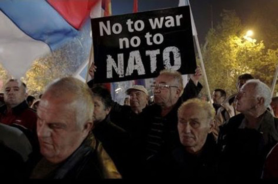 В Черногории у здания парламента начались протесты против вступления в НАТО