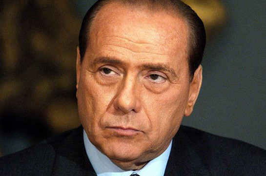Берлускони упал в своем доме и получил травму головы