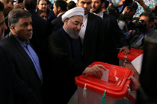 Роухани лидирует на президентских выборах в Иране