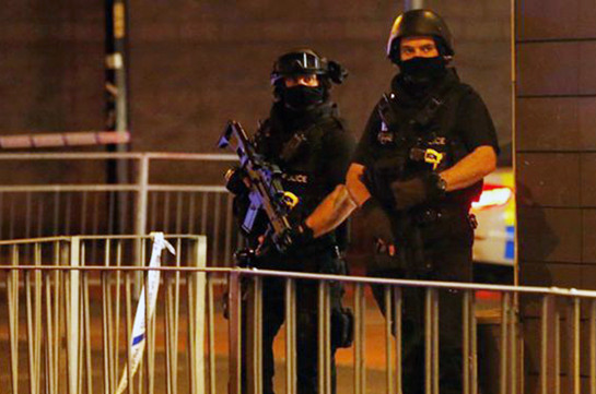 Взрыв в Манчестере: 19 погибших, полиция подозревает теракт