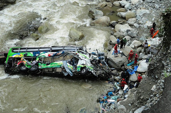 Հնդկաստանում ավտոբուսն ընկել է գետը, կա 22 զոհ