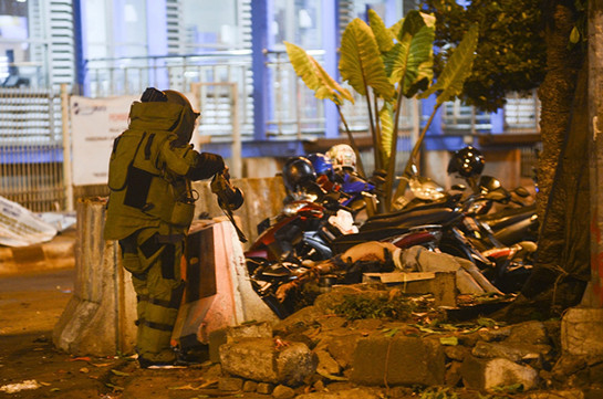 Трое полицейских погибли в Джакарте в результате двух взрывов