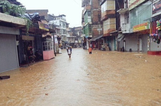 В результате наводнений на Шри-Ланке погибли 100 человек