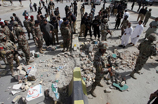 В результате взрыва в Пакистане погибли 11 человек