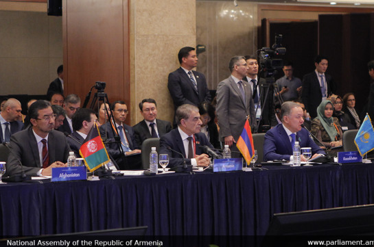 Ара Баблоян призвал спикера парламента Азербайджана содействовать решению карабахской проблемы мирным путем