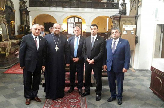 Էդուարդ Շարմազանովի գլխավորած պատվիրակությունն այցելել է Պրահայի Սուրբ Հոգի հայկական եկեղեցի
