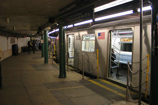 Նյու Յորքի մետրոյում գնացքը դուրս է եկել գծերից (Տեսանյութ)