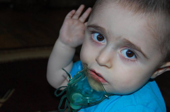 Փոքրիկ Դավիթը 3 տարի է՝ շնչում է ապարատով. Նրան վիրահատելու համար օգնություն է հարկավոր