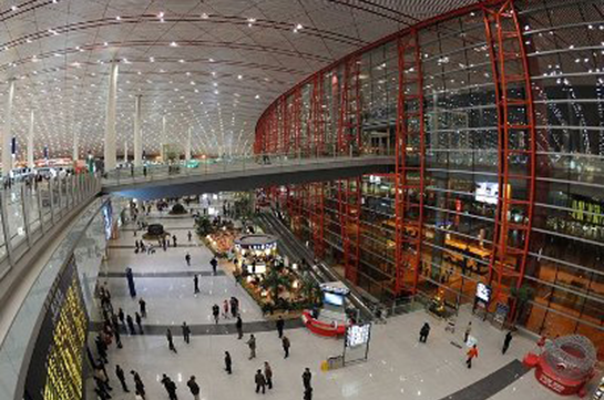 В пекинском аэропорту отменили около 270 рейсов из-за сильной грозы