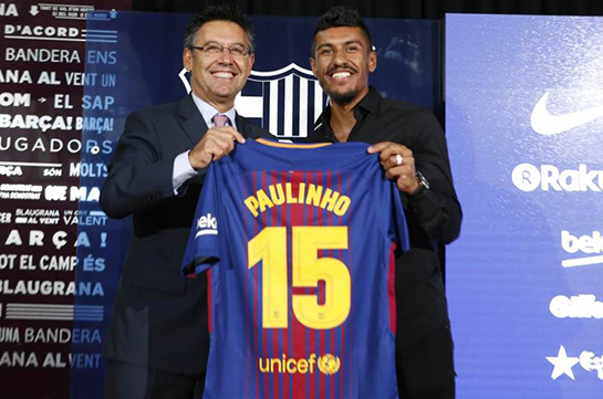 Паулиньо представлен в качестве игрока «Барселоны». Фото