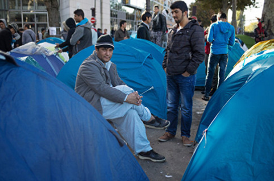 В Париже эвакуировали стихийный лагерь мигрантов