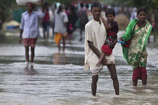 Число жертв наводнений на востоке Индии возросло до 119