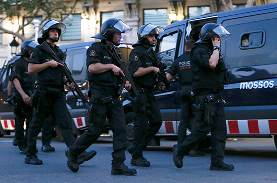 Испанская полиция ищет главного подозреваемого в теракте в Барселоне