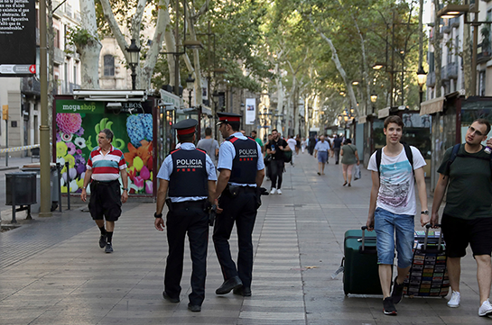 Суд заключил под стражу двух задержанных по делу о теракте в Каталонии