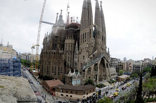 В районе собора Саграда-Фамилия в Барселоне идет антитеррористическая операция