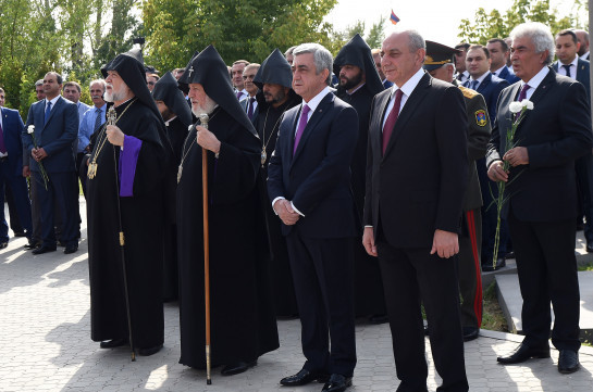 Серж Саргсян, Бако Саакян и высшее руководство Армении посетили воинский пантеон «Ераблур»
