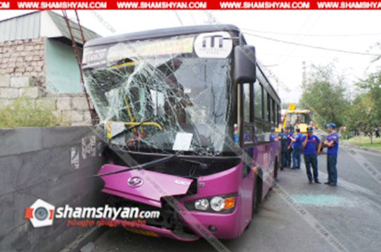 Երևանում ավտոբուսը բախվել բետոնե պատին. 10 հոգի վիրավոր է
