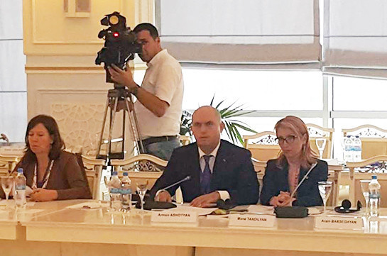 Армен Ашотян опубликовал видеозапись с пресс-конференции в Баку