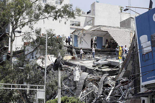 Землетрясение серьезно повредило более 300 зданий в столице Мексики