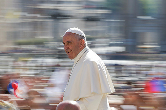 Число подписчиков микроблога папы Римского в Twitter превысило 40 млн