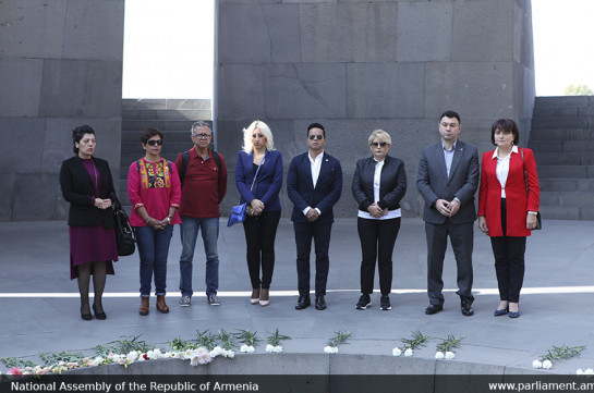 Мексиканские парламентарии посетили мемориал «Цицернакаберд»