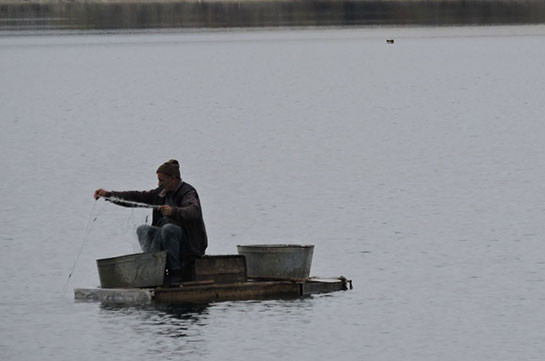Բերքաբեր. պատերազմին «չենթարկվող» սահմանային ձկնորսությունը (Լուսանկարներ, տեսանյութ)