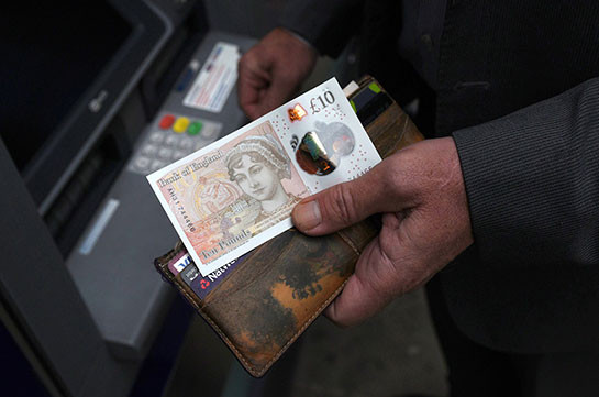 СМИ: банк Англии изымает из обращения бумажную купюру в £10
