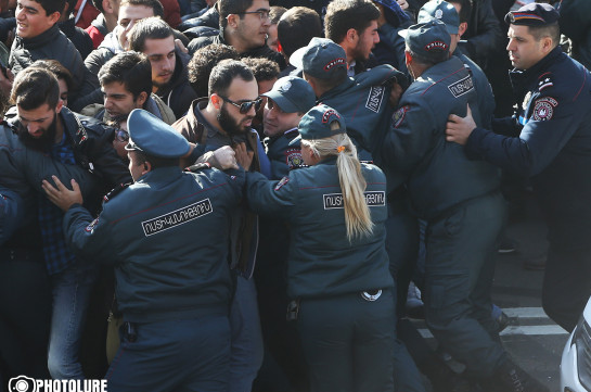 Действия полиции в ходе столкновения со студентами были соразмерными – Осипян