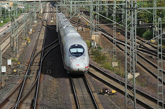 В Германии высокоскоростной поезд столкнулся с кабанами