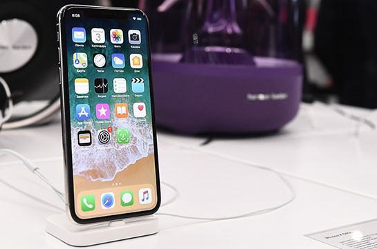 Владельцы iPhone X пожаловались на слезающую с корпуса телефона краску