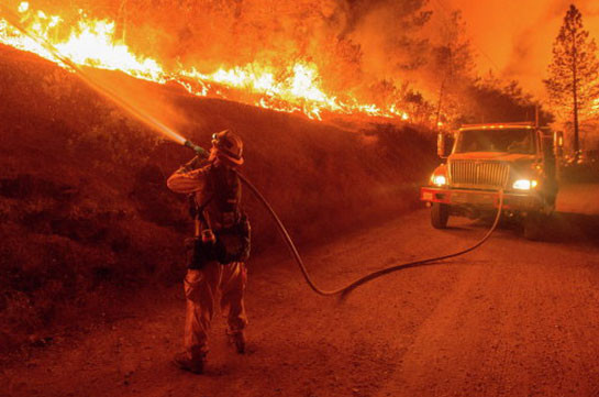 Пожар «Томас» в Калифорнии уничтожил 900 зданий