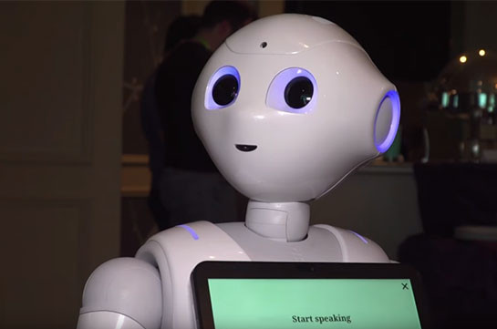 На выставке в Лас-Вегасе роботы «очеловечиваются» (Видео)