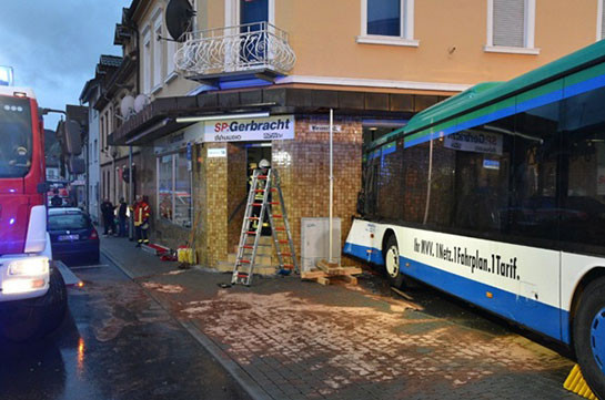Գերմանիայում երեխաներ տեղափոխող ավտոբուսը վթարի է ենթարկվել
