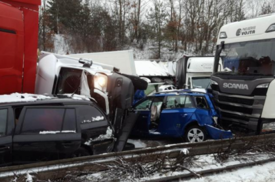 На юге Чехии столкнулись более 40 машин