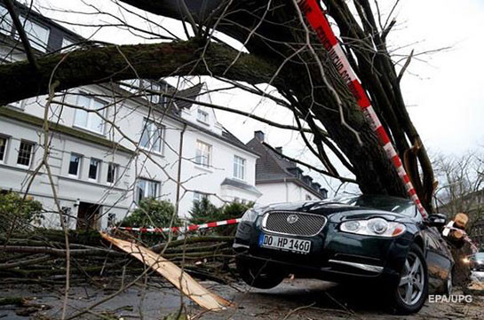 Ураган в Европе: количество погибших выросло до 10