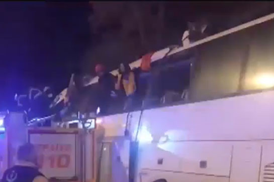 Туристический автобус попал в ДТП в Турции, 13 человек погибли (Видео)