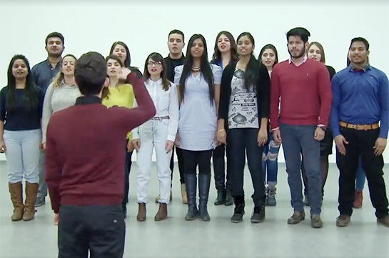 Բժշկական համալսարանի հնդիկ ու պարսիկ ուսանողները կատարում են հայկական ժողովրդական երգեր (Տեսանյութ)