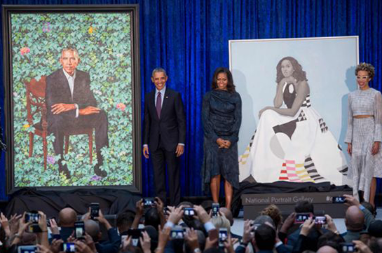 Представлены официальные портреты Барака и Мишель Обамы