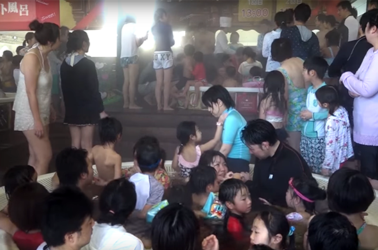 В Японии можно принять ванну с горячим шоколадом (Видео)