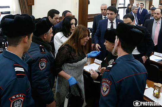 Уголовное дело по факту инцидента на заседании Совета старейшин Еревана возбуждено на основании сообщения «Еркир Цирани» и сотрудников мэрии