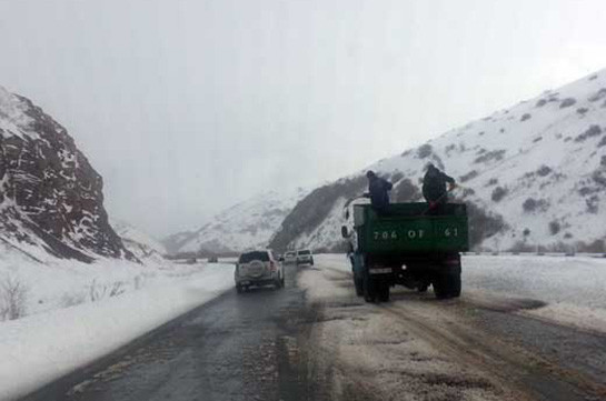 Минтранс Армении: В ряде регионов идет снег, ведутся работы по очистке и обработке дорог
