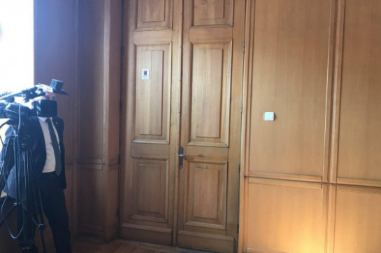 Ազգային ժողովում սկսվել է նախագահի թեկնածու Արմեն Սարգսյանի և ՀՀԿ ու ՀՅԴ խմբակցությունների անդամների հանդիպումը (Լուսանկարներ)